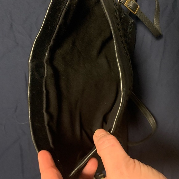 Black detailed magnet close cross body bag - Picture 5 of 6